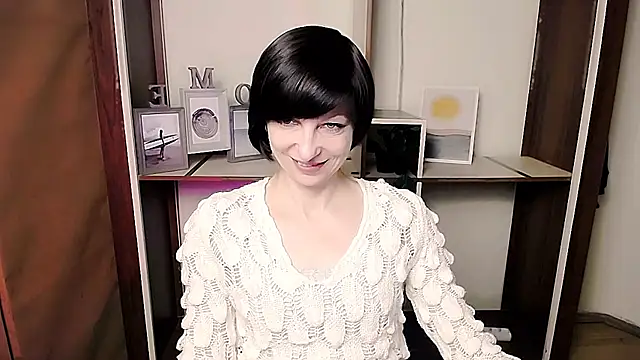 Snapshot of _AngeliaFlow_ chatting on February 9, 2026, 8:34 am AngeliaFlow online show from February 9, 2026, 8:34 am