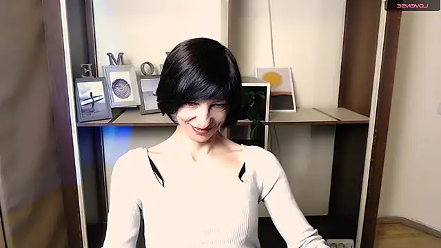  AngeliaFlow  online show from November 1, 2025, 7:46 am