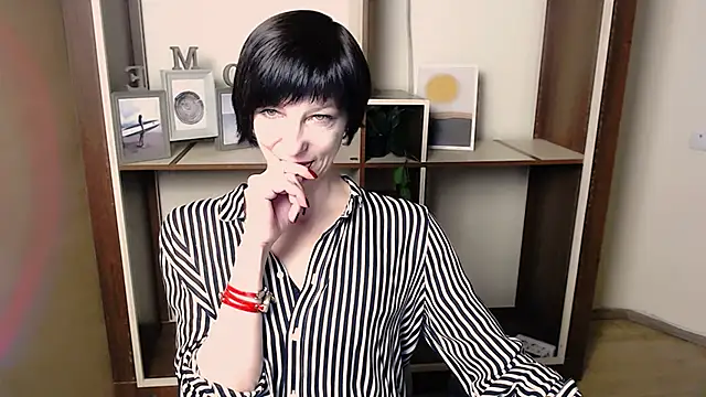 Snapshot of _AngeliaFlow_ chatting on December 22, 2025, 8:25 am AngeliaFlow online show from December 22, 2025, 8:25 am