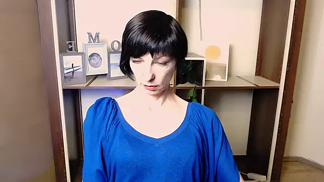 Snapshot of _AngeliaFlow_ chatting on December 21, 2025, 11:34 am AngeliaFlow online show from December 21, 2025, 11:34 am