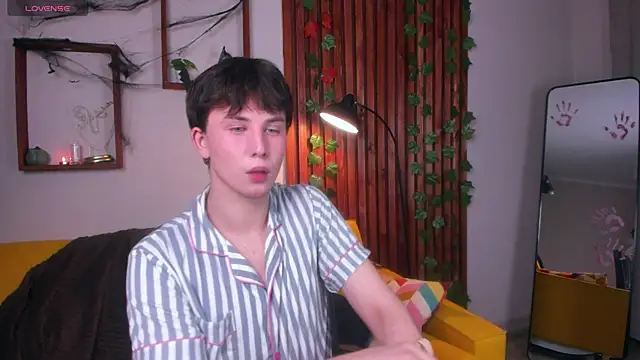 Snapshot of AdrianoAubert chatting on October 31, 2025, 3:25 am AdrianoAubert online show from October 31, 2025, 3:25 am