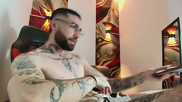 Luke davis01 online show from September 17, 2025, 1:13 pm