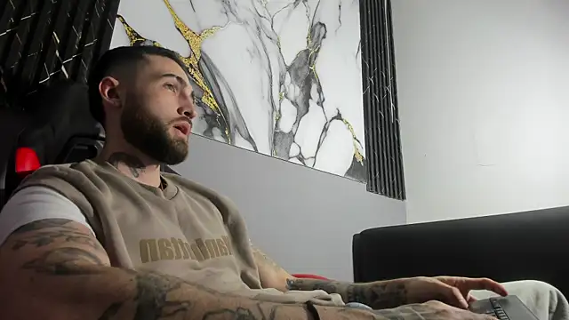 Luke davis01 online show from September 9, 2025, 1:42 pm