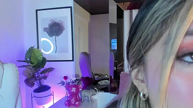 Cloee Rainbow1 online show from February 17, 2026, 12:13 pm