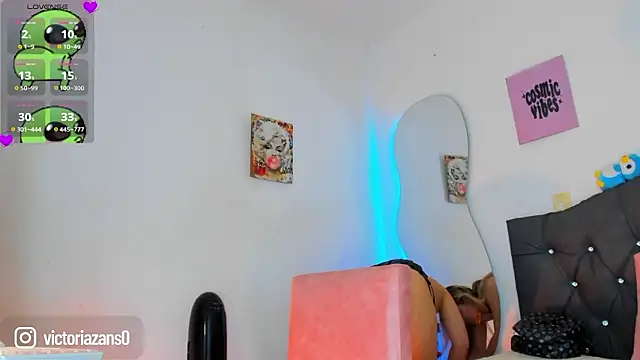 Vickyallien online show from March 11, 2026, 4:23 pm