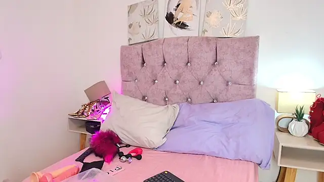 Skye Moore online show from February 4, 2026, 7:20 pm