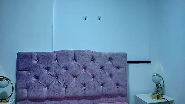 Skye Moore online show from November 24, 2025, 7:03 pm