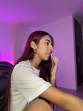 Snapshot of Mirandaa_Rogers chatting on April 25, 2026, 8:06 pm Mirandaa Rogers online show from April 25, 2026, 8:06 pm