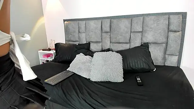 AdelaLust online show from April 11, 2026, 11:52 pm