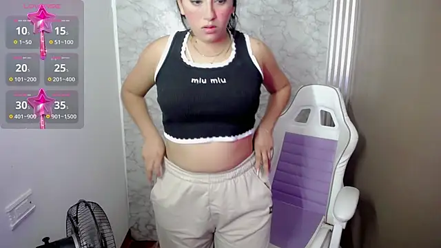 hello kityy25 online show from February 18, 2026, 2:42 am