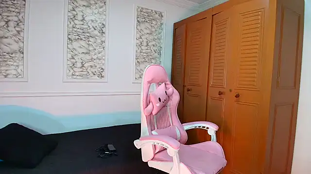 Snapshot of Danella_houston chatting on December 5, 2025, 5:44 pm Danella houston online show from December 5, 2025, 5:44 pm