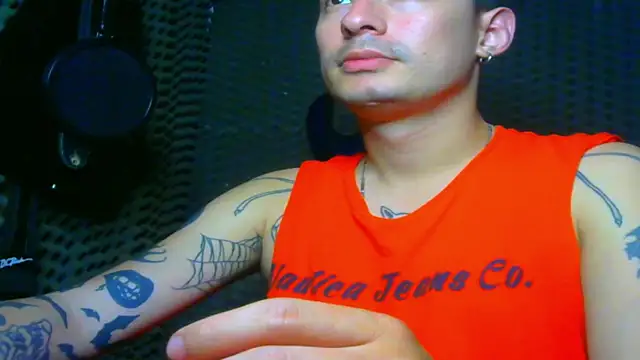 Snapshot of vampireathome chatting on March 18, 2025, 3:23 am vampireathome online show from March 18, 2025, 3:23 am