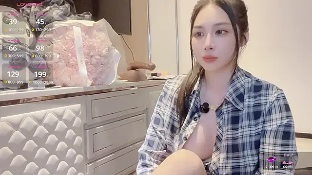 Moonccoi online show from September 23, 2025, 7:54 pm