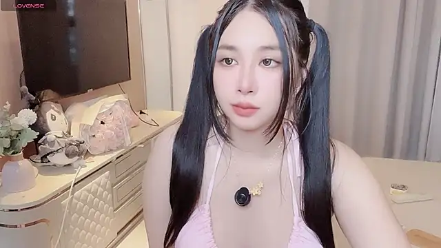 Moonccoi online show from September 28, 2025, 12:17 am