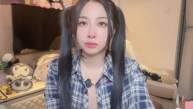 Moonccoi online show from September 12, 2025, 7:13 pm