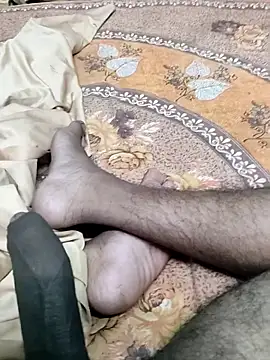 Yashkumar 0697 online show from December 4, 2025, 7:24 pm