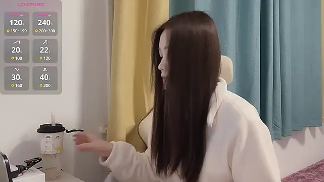 Snapshot of Qvo-Q chatting on March 17, 2025, 4:01 pm Qvo-Q online show from March 17, 2025, 4:01 pm