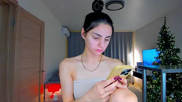 Snapshot of EmiliaZen chatting on December 22, 2025, 5:35 pm EmiliaZen online show from December 22, 2025, 5:35 pm