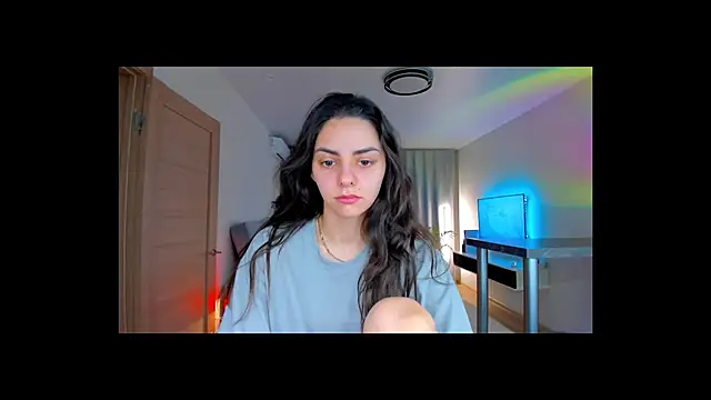 Snapshot of EmiliaZen chatting on February 2, 2026, 4:06 pm EmiliaZen online show from February 2, 2026, 4:06 pm