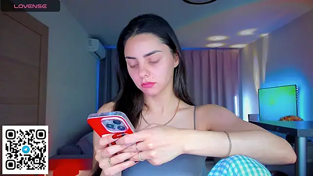 Snapshot of EmiliaZen chatting on February 14, 2026, 2:17 pm EmiliaZen online show from February 14, 2026, 2:17 pm