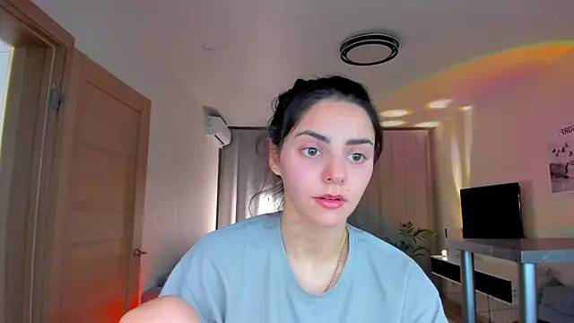 Snapshot of EmiliaZen chatting on February 28, 2026, 7:57 pm EmiliaZen online show from February 28, 2026, 7:57 pm