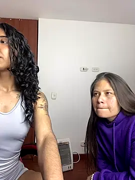 Snapshot of amberth2304 chatting on November 5, 2025, 9:18 pm amberth2304 online show from November 5, 2025, 9:18 pm