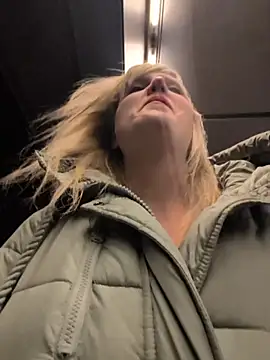 Snapshot of Sexybiene969 chatting on December 17, 2025, 5:18 pm Sexybiene969 online show from December 17, 2025, 5:18 pm