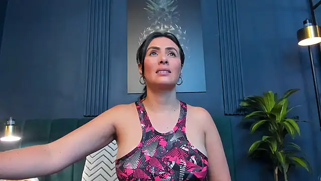 scarlet edwars online show from February 11, 2026, 8:20 pm