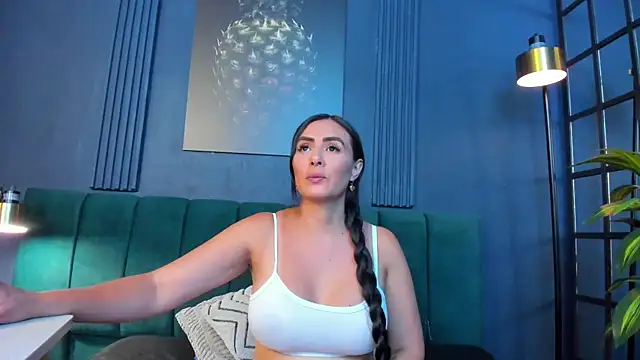 scarlet edwars online show from April 21, 2026, 7:20 pm