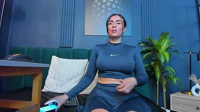 scarlet edwars online show from March 4, 2026, 6:26 pm