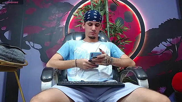 Dirty Kingg online show from November 17, 2025, 8:02 pm