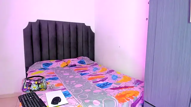 Snapshot of moree_Queen chatting on December 3, 2025, 7:46 pm moree Queen online show from December 3, 2025, 7:46 pm