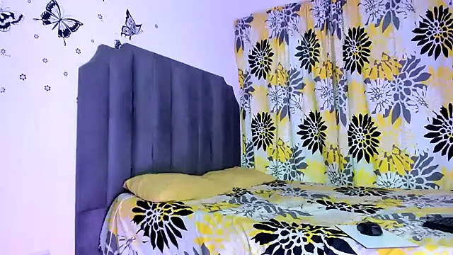 Snapshot of moree_Queen chatting on November 8, 2025, 7:39 pm moree Queen online show from November 8, 2025, 7:39 pm