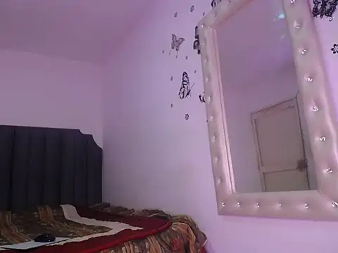 Snapshot of moree_Queen chatting on October 20, 2025, 7:03 pm moree Queen online show from October 20, 2025, 7:03 pm