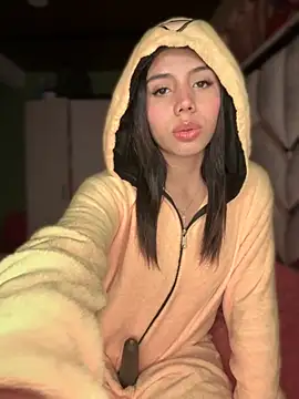 Snapshot of Laura-Khalifa chatting on November 17, 2025, 7:56 am Laura-Khalifa online show from November 17, 2025, 7:56 am