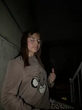 Snapshot of Laura-Khalifa chatting on February 21, 2025, 5:46 am Laura-Khalifa online show from February 21, 2025, 5:46 am