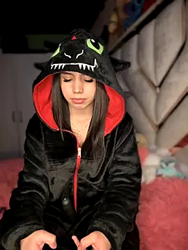 Snapshot of Laura-Khalifa chatting on November 11, 2025, 5:46 am Laura-Khalifa online show from November 11, 2025, 5:46 am