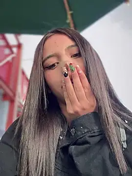 Snapshot of Laura-Khalifa chatting on March 16, 2025, 10:53 pm Laura-Khalifa online show from March 16, 2025, 10:53 pm