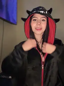 Snapshot of Laura-Khalifa chatting on November 29, 2025, 6:57 am Laura-Khalifa online show from November 29, 2025, 6:57 am