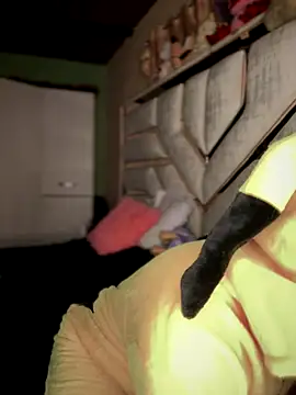 Snapshot of Laura-Khalifa chatting on September 15, 2025, 5:52 am Laura-Khalifa online show from September 15, 2025, 5:52 am