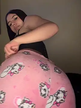 Snapshot of Laura-Khalifa chatting on November 7, 2025, 5:56 am Laura-Khalifa online show from November 7, 2025, 5:56 am