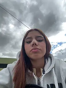 Snapshot of Laura-Khalifa chatting on February 21, 2025, 8:38 pm Laura-Khalifa online show from February 21, 2025, 8:38 pm