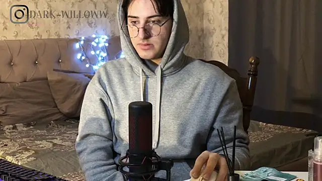 dark-willoww online show from February 21, 2025, 7:32 pm