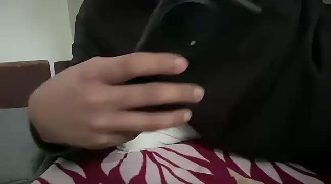 riyaa333 online show from February 18, 2025, 9:21 am