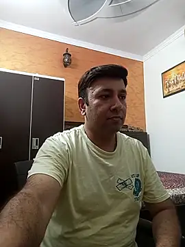 Snapshot of innocentboy1987 chatting on September 15, 2025, 5:08 am innocentboy1987 online show from September 15, 2025, 5:08 am