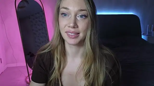 Snapshot of Engel_13 chatting on October 14, 2025, 3:23 pm Engel 13 online show from October 14, 2025, 3:23 pm