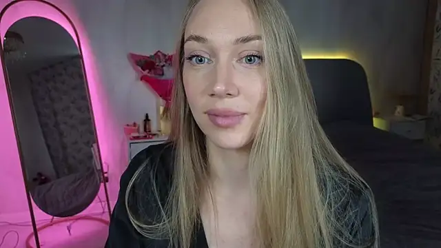 Snapshot of Engel_13 chatting on October 19, 2025, 1:36 pm Engel 13 online show from October 19, 2025, 1:36 pm