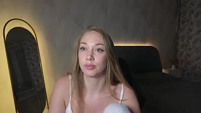 Snapshot of Engel_13 chatting on November 26, 2025, 7:14 pm Engel 13 online show from November 26, 2025, 7:14 pm