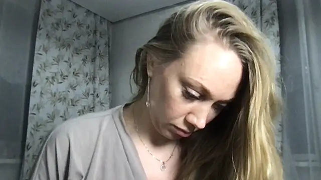 Snapshot of Engel_13 chatting on February 24, 2025, 7:19 pm Engel 13 online show from February 24, 2025, 7:19 pm