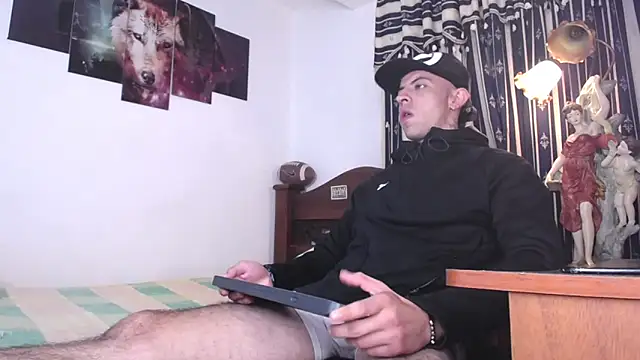 Snapshot of Bull_Xvi chatting on October 12, 2025, 11:28 pm Bull Xvi online show from October 12, 2025, 11:28 pm